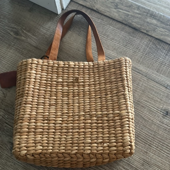 Adorable summer bag! - Picture 4 of 4